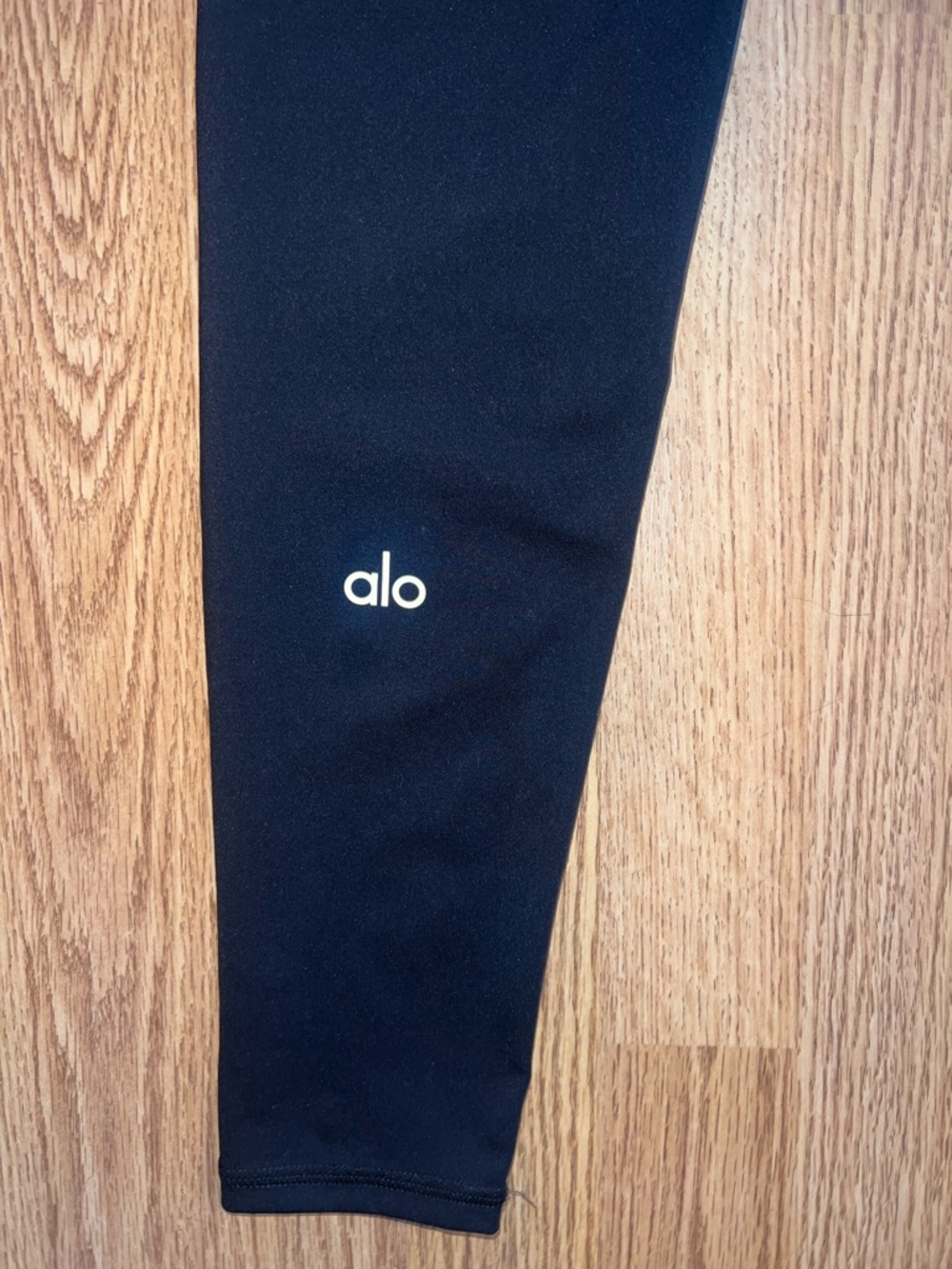 ALO Leggings - Picture 3 of 5